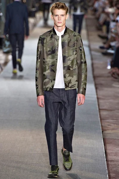 Look 28